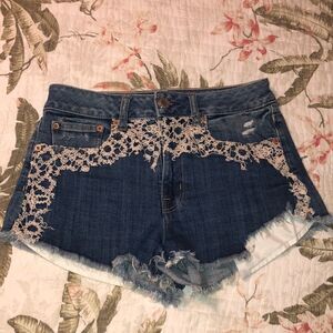 AE 6 Distressed Ivory Crochet Lace Detail Raw Hem Blue Denim Shorts